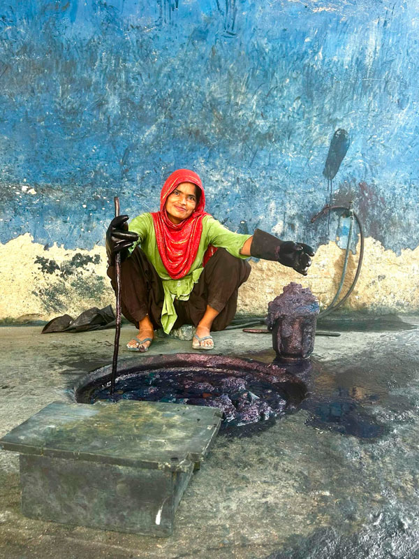 Teinture artisanale de l'indigo en Inde
