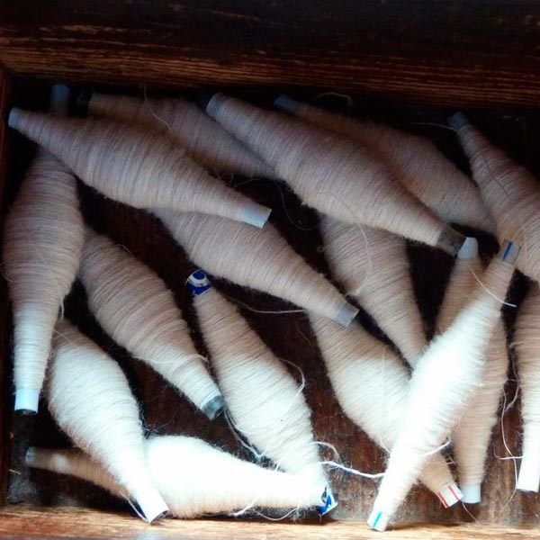Fuseaux de laine cachemire pour tissage