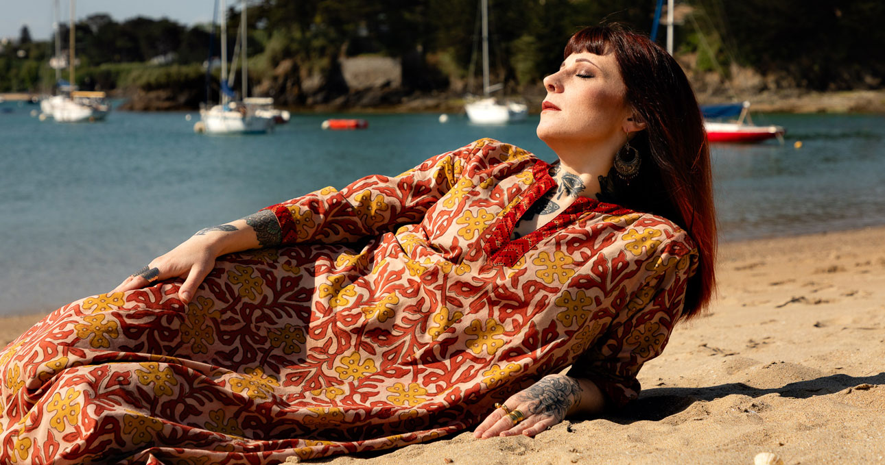 Robe longue d'été 100% coton avec motifs indien rouges et jaunes