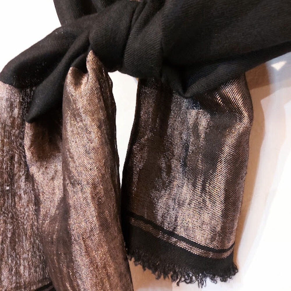 détail 2 étole noir et cuivre 1px Étole pashmina noir et cuivre