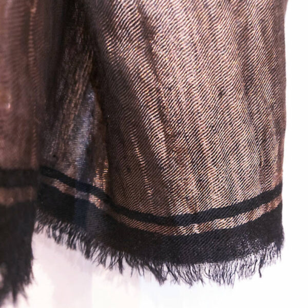 étole pashmina couleur noir avec bordures en fils de cuivre tissée main