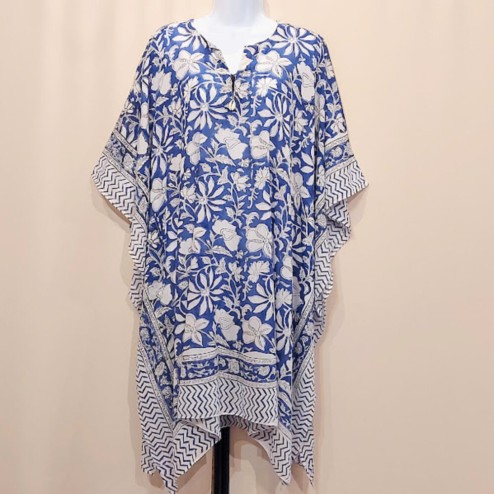fleurs blanc fond bleu bis 1k Tunique mi longue Caftan artisanale